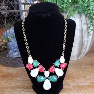 NWOT Red, White, and Green Bib Necklace